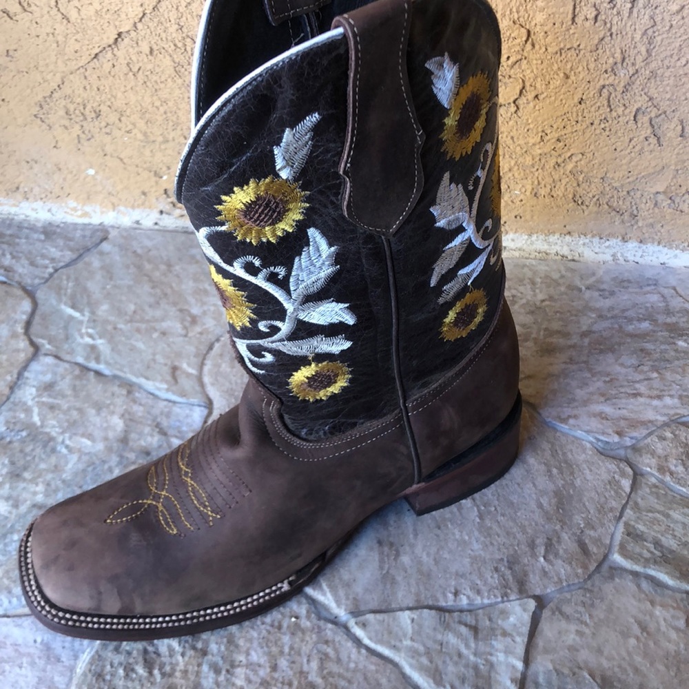 Sun flowers leather boots
